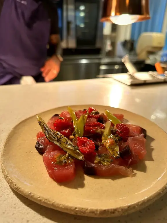 Carpaccio de thon, framboises et herbes grillées, restaurant Barbo Paris 14