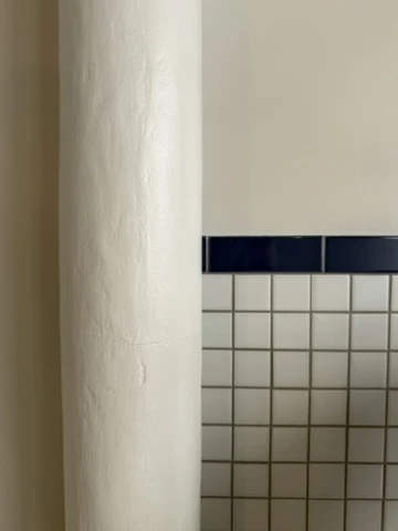 Détail carrelage et colonne du restaurant Barbo